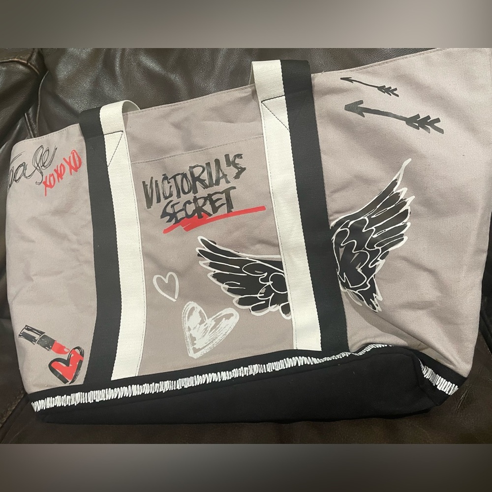 🎉Pink Victoria’s Secret ❤️ overnight/gym bag